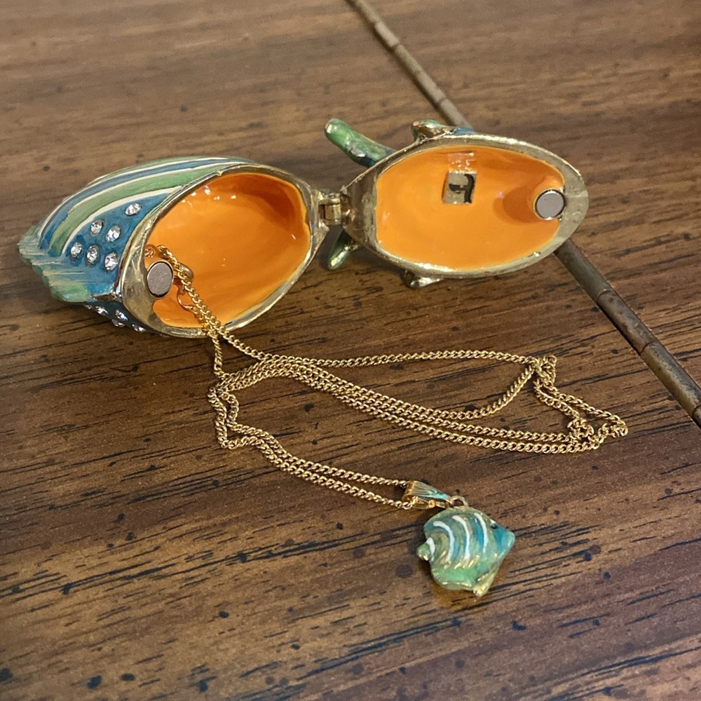 Tropical Fish Trinket Box encrusted with Swarovski crystals NEW W/ Necklace - Picture 8 of 13